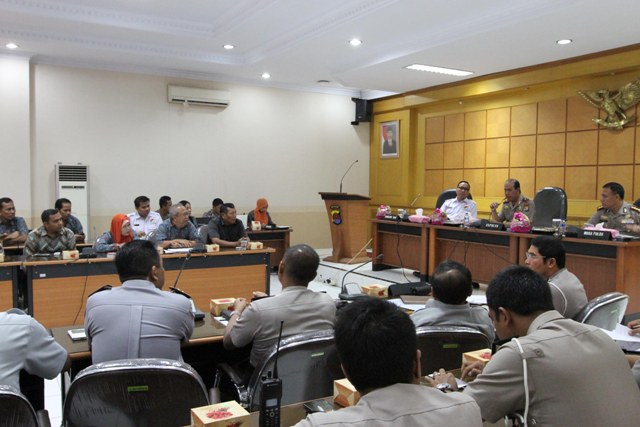 KAPOLDA SERIUS  FOKUS PADA PENERTIBAN  PENINDAKAN ATAS PELANGGARAN DI JALAN TOL TANGERANG-MERAK