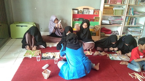 MENUMBUHKAN IMAJINASI ANAK ANAK YAYASAN MIZAN AMANAH 2