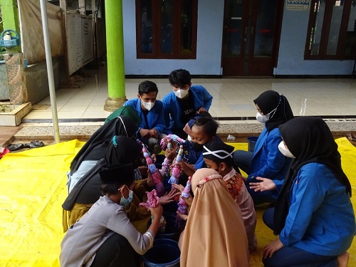 Mahasiswa UNPAM Membuat Pelatihan Batik Ikat Celup 2