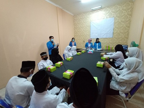 Mahasiswa Unpam Ajak Anak anak Panti Asuhan Membuat Kerajinan yang Bernilai Jual 2