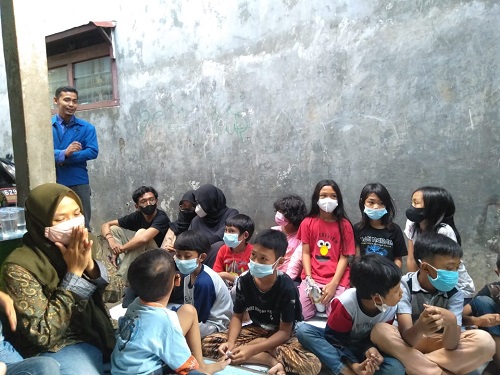 Menambah Kreatifitas Anak Dengan Media Botol Bekas 3