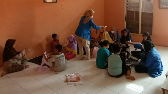 Mengembangkan Kreatifitas Anak melalui Kain Jumputan