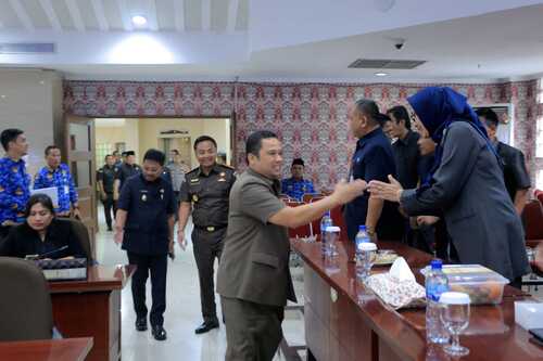 Rapat Paripurna DPRD Wali Kota Sampaikan Penjelasan atas Empat Raperda Kota Tangerang 3