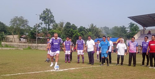 Rayakan May Day Forkopimda Kab Tangerang Gelar Pertandingan Sepak Bola Dengan Buruh 3