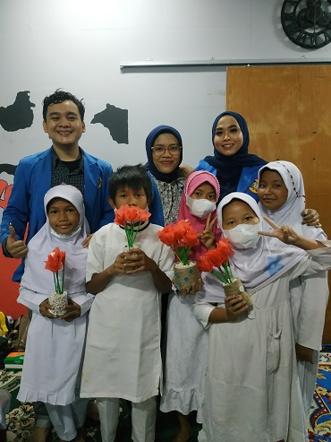 Sampah plastik menjadi tanaman hias 1