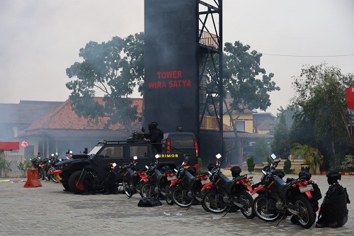 Satbrimob Polda Banten Gelar Simulasi Pengamanan Pemilu 2024 3