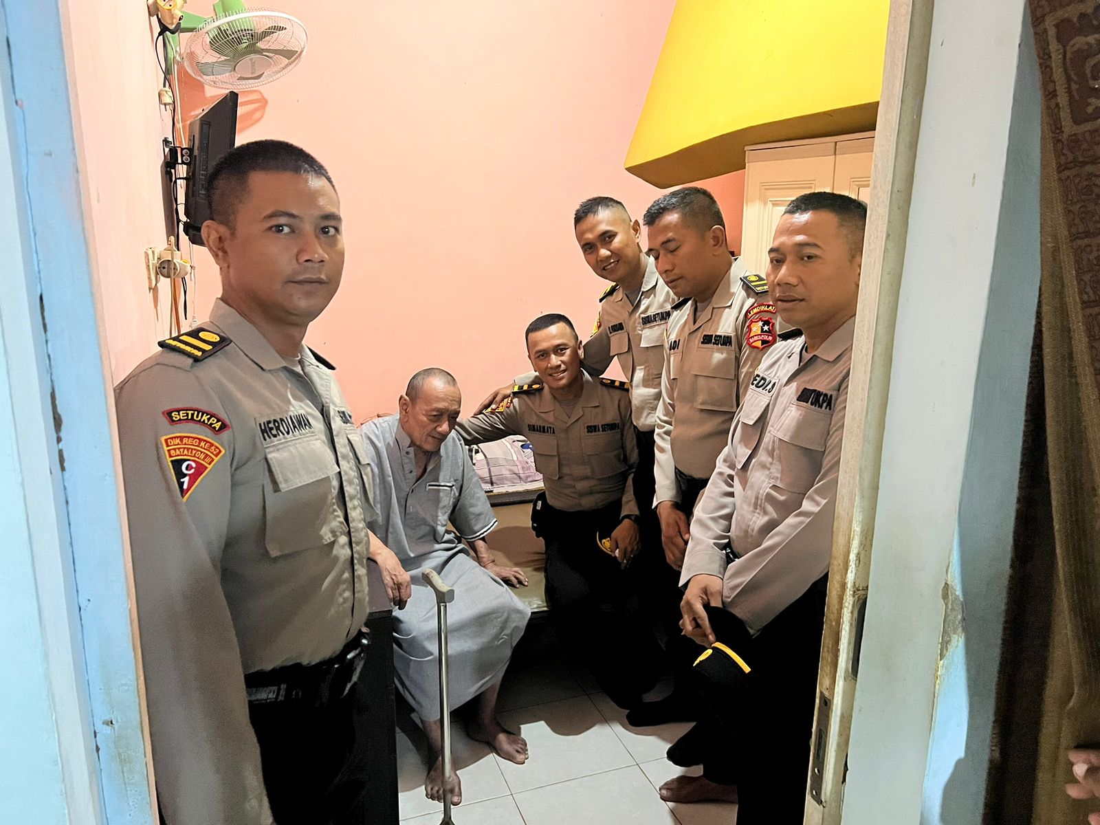 Siswa SIP Angkatan Ke 52 Polda Banten Anjangsana ke Mantan Polri Yang Sakit 2