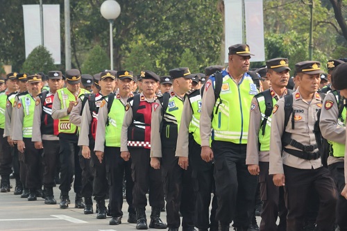 Wakapolresta Tangerang Cek Perlengkapan Personel Pam TPS Pilkades 3