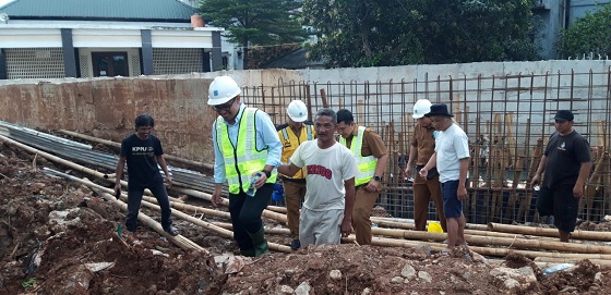 Wakil Walikota Tangsel Tinjau Proyek Pelebaran Kali Cibenda 2