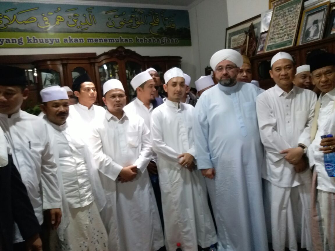 Warga Berdesakan Hadiri Haul sech Abdul Qodir Aljailani 2