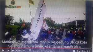 "Aje Kendor Makin Loyo" Teriak Pendemo saat HUT Kota Serang ke 13