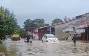 Banjir landa Kabupaten Landak, Kalimantan Barat.