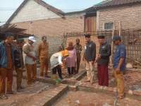 Camat Sukamulya Hadiri Peletakan Batu Pertama Pembangunan Bedah Rumah