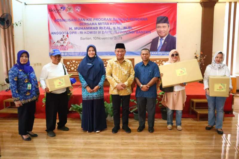 Muhammad Rizal DPR RI Bareng BKKBN Banten Edukasi Masyarakat Perumahan Legok Indah Cegah Stunting