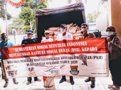 Mantap, Warga Sukadiri Kembali Dapat Beras dari Mentri Sosial