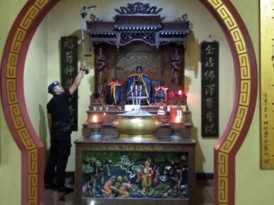 Jelang Imlek Brimob Polda Banten Sterilisasi Tempat Ibadah