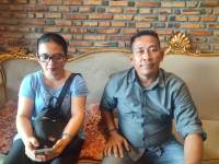 Perwakilan karyawan PT SPR, Firman Sihaloho dan Haida Sinurat saat memberikan keterangan kepada wartawan.