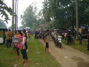 Jelang Puasa Pantai Karoeng Dipadati Pengunjung