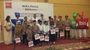 Hotel Ibis Serpong Santuni Anak Yatim