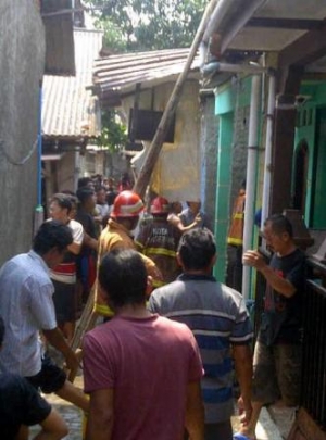 Kebakaran Hanguskan Satu Rumah Serta Lima Kontrakan