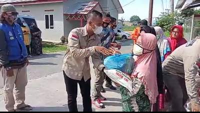 Berbagi Sembako di Sergai, TTSC Tebing Tinggi Minta Masyarakat Patuhi Prokes
