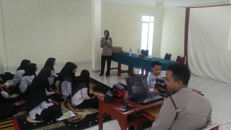 Sat Binmas Polres Serang Gelar Penyuluhan Bahaya Narkoba di Ponpes Shohibul Muslimin
