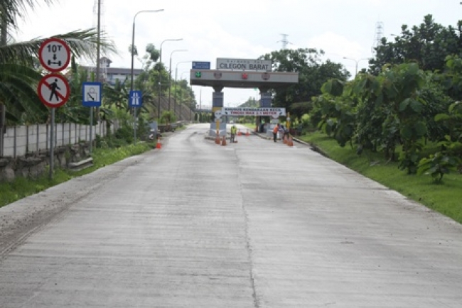 Perbaikan jalan dengan pengerasan beton oleh MMS selalu ditingkatkan