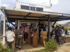 Imigrasi Kelas 1 Serang Non TPI didampingi Dinkes Kesehatan Kabupaten Serang saat memeriksa di kawasan Kabupaten Serang