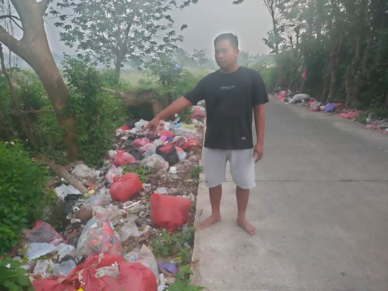 Sampah di desa Bunar Kembali Menggunung