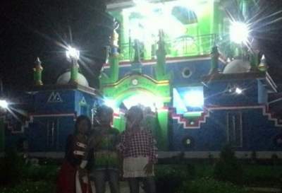 Wisata religi Masjid Kapal Bosok