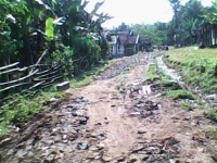 Memrihatinkan, Jalan Kampung Cibiuk Rusak Parah