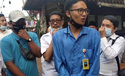 Fadel Galih petugas Bawaslu Tangsel yang di usir dari acara Deklarasi Muhamad dan Saraswati oleh oknum, Selasa (18/8/2020). (foto by Sugeng)