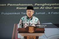 Walikota Tangerang Selatan, Benyamin Davnie saat membuka MTQ ke-13 tingkat Kota Tangsel. (DB/Aip)