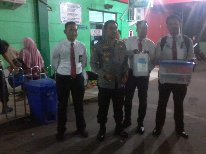 Satu Boks Besar Dibawa Polisi Hasil Penggeledahan di RSDP