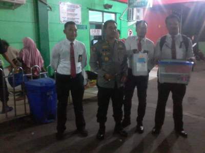 Satu Boks Besar Dibawa Polisi Hasil Penggeledahan di RSDP