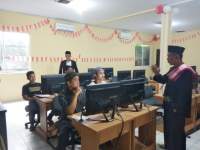 Sambut HUT RI, Pelayanan Satlantas Polresta Tangerang&nbsp;Layani Warga di HUT RI, Polisi di Tangerang Kenakan Kostum Pejuang