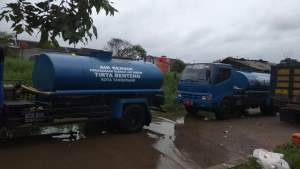 PDAM TB Kota Tangerang, Distribusikan Air Bersih Warga Terdampak Banjir