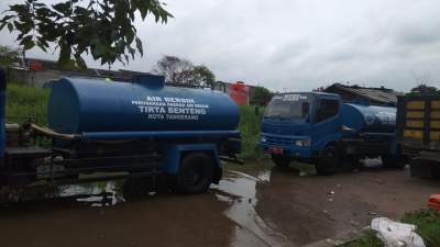 PDAM TB Kota Tangerang, Distribusikan Air Bersih Warga Terdampak Banjir