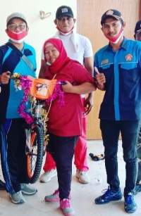 Menjaga Imunitas Tubuh, Kades Tanjung Pasir Ajak Staf dan Warganya Jalan Sehat