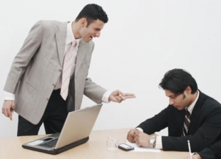 Cara Jika Atasan Sering Mengkritik Pekerjaan Anda