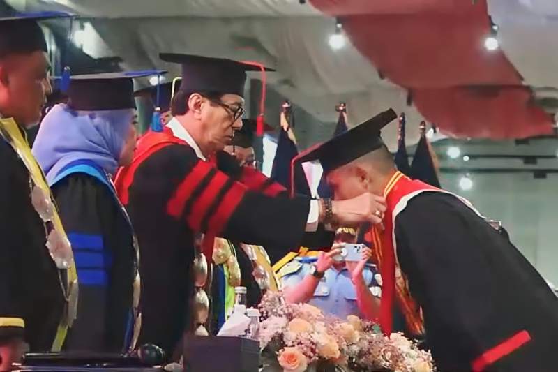 Lantik Wisudawan Poltekip/Poltekim, Menkumham Kutip Pesan Bung Karno: Gantungkan Cita-Citamu Setinggi Langit