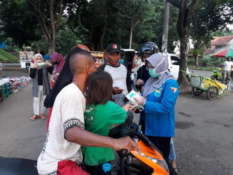 Kopri PMII Cabang Kota Serang Dan Srikandi Banten Kembali Bagi Masker