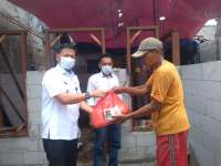 Rumah Reot Warga Sukadamai Ambruk, Camat dan Kades Berikan Bantuan