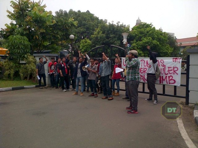 Pengunjuk Rasa 'Serbu'  Puspemkot