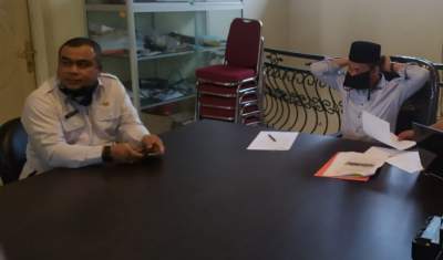 Tomy Patria saat klarifikasi dengan Bawaslu Tangsel.