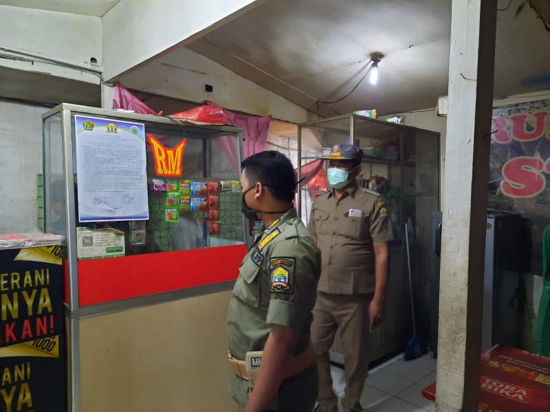 Nekat Buka Siang Hari Pada Bulan Puasa Ramadhon, Satpol PP Kota Serang Sita Kompor Dan Kursi Warung Nasi