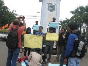 Puluhan Wartawan Pandeglang Melakukan Aksi Solidaritas