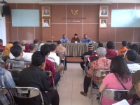  H Daryat dan H Mustaya Saat Stimulan Rt/Rw di Aula Kecamatan