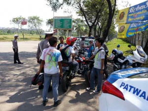 Tak Bersurat Lengkap, Siswa Lulus UN Di Tilang