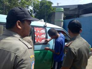Bawslu Kabupaten Tangerang Copot APK di Angkutan Umum